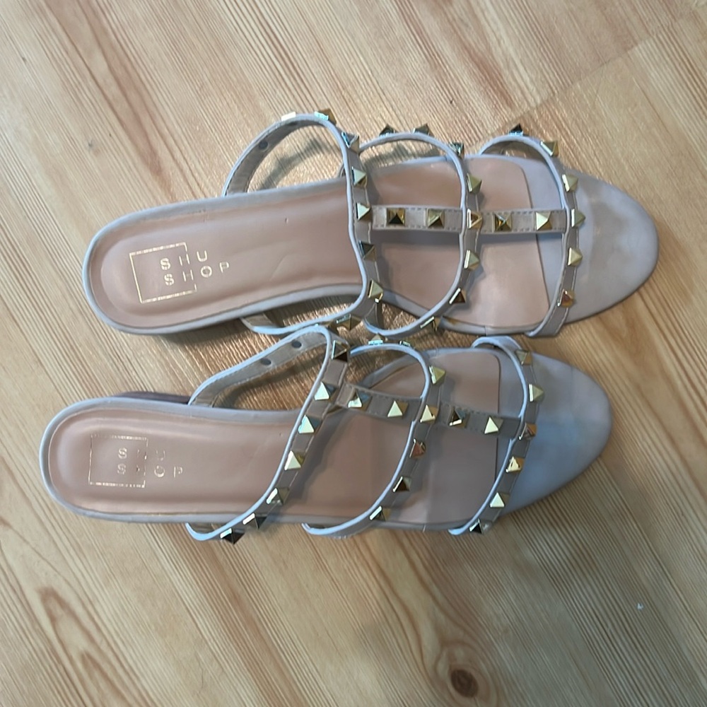 Great condition Shu Shop block heel sandal with gold stud detail
